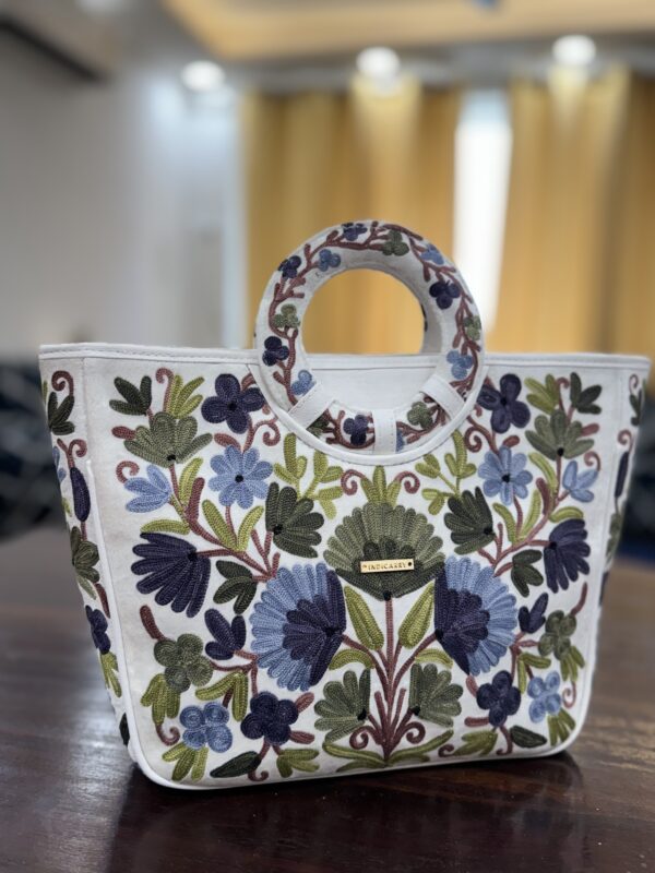 Everyday Elegance Tote - White & Blue - Image 4